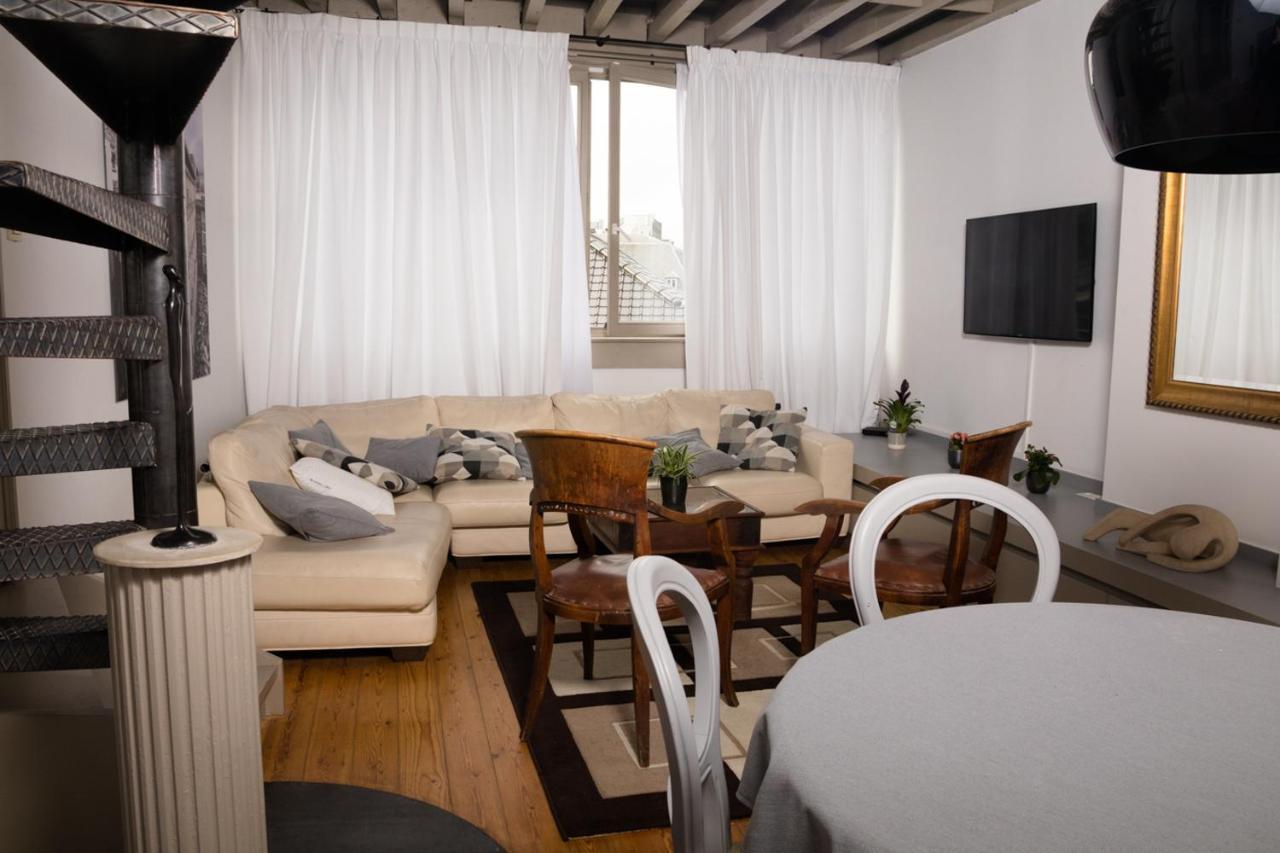 Duplex Dernier Etage Avec Terasse A Deux Pas De La Grand Place — Photos 1
